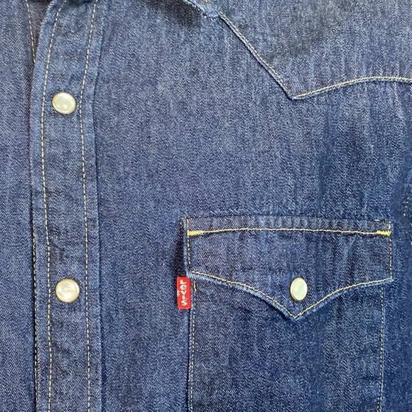 Men's Levi's Dark Wash Western Snap Shirt - Picture 3 of 6